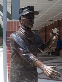 2011-09-03 - Train Station Statue